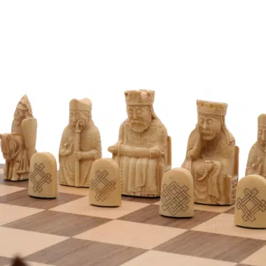 Ensemble d’Échecs Isle of Lewis – Pièces & Échiquier avec Coffret de Présentation