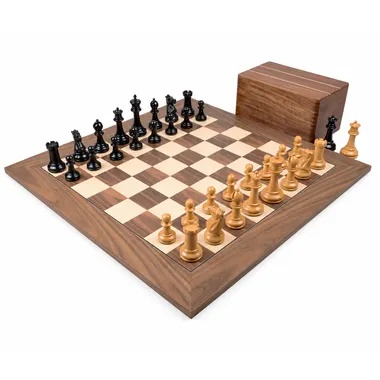 Komplettes Schachspiel Staunton 1869 mit Schachbrett aus Nussbaum und Ahorn, geöffnete Box