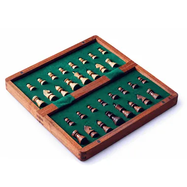 Magnetisches Schachspiel aus Holz mit sorgfältig verstauten Figuren in einer Samt-Aufbewahrungsbox - Le Palais Des Echecs